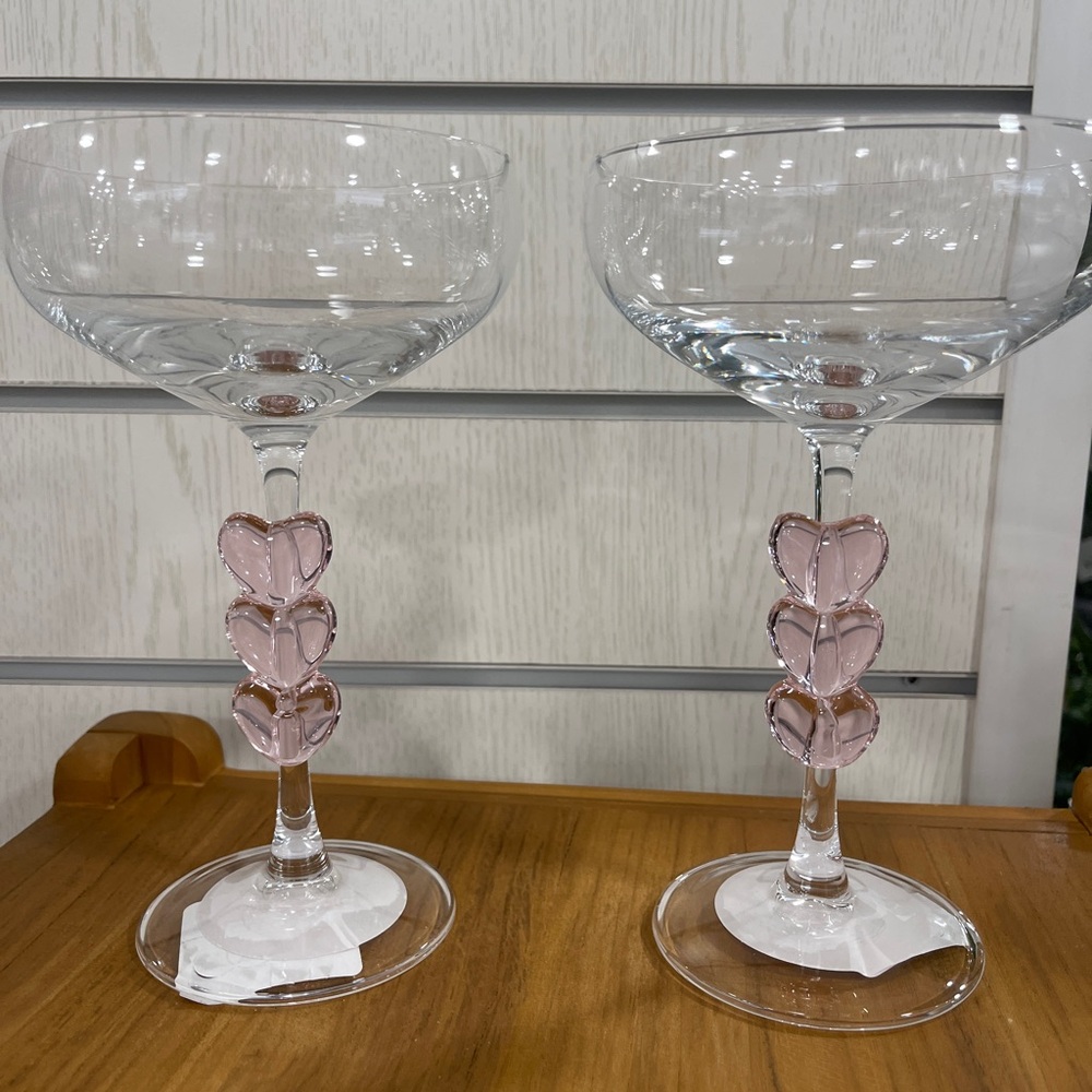 Valentine’s Dqy Glass Coupe Champagne Glasses with pink hearts  Set of 2 NWT